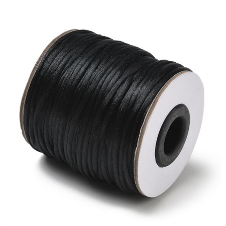 45 m. sort satin tråd. 2 mm.