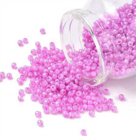 2 mm. fuchsia farvede, skinnende glasperler, 50 g. = 6,6 m.