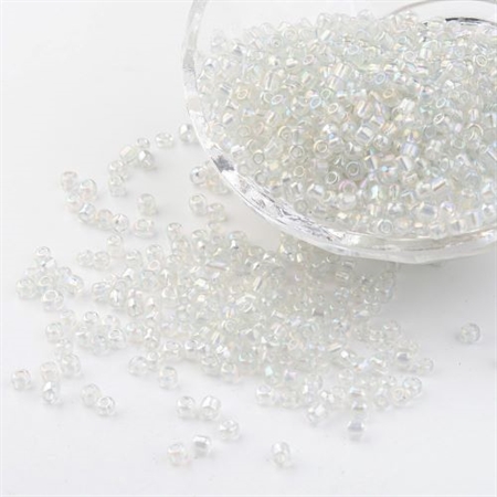 3 mm. klare, regnbuefarvede, hvide glasperler, 50 g = 3,3 m.