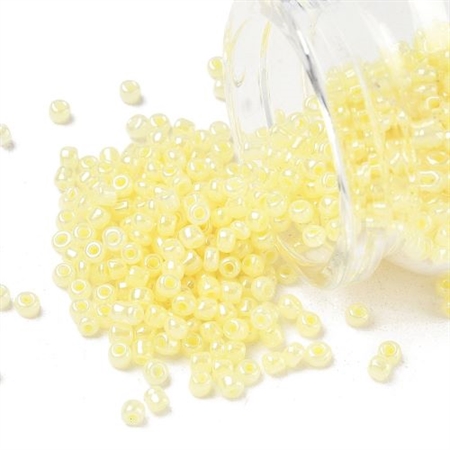 3 mm. lysegule skinnende glasperler, 50 g