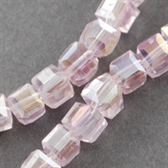 Glasperler i firkantet facet - electroplate i sart lyserød farvetone