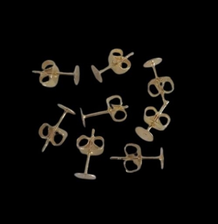 50 forgyldte ørestikker med plade. Stål