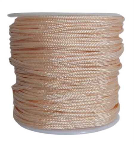 50 m. lys ferskenfarvet knyttesnor. 1,5 mm.