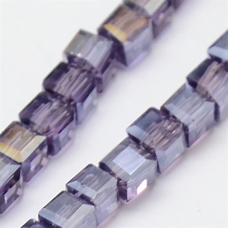Glasperler i firkantet facet - electroplate i indigo lilla farvetone