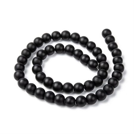 1 streng 8 mm. frostede, sorte glasperler = 39 cm.