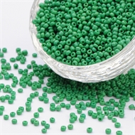 2 mm. grønne glasperler, 50 g = 6,6 m.