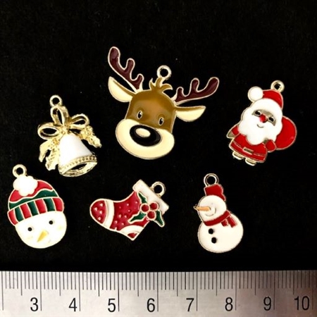 36 vedhæng med julemotiver - 6 stk. af hver