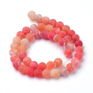 Orange krakeleret perle i frostet look på streng