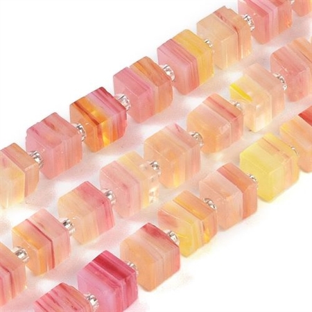 40 cm. håndlavede, gul/orange/rød, firkantede lampwork perler. 5,5 x 5,5 mm.