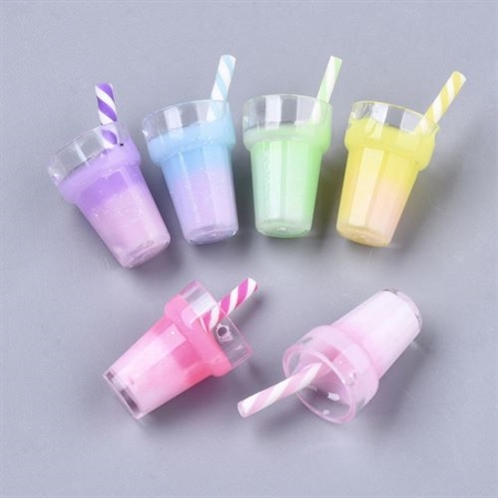 24 vedhæng med pastel milkshakes, ass.
