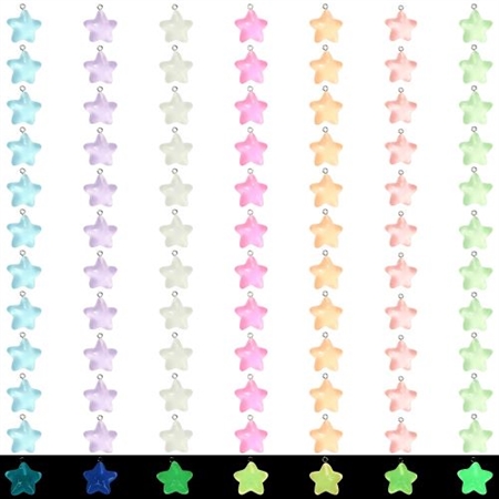 28 selvlysende stjerne vedhæng. 4 af hver farve-